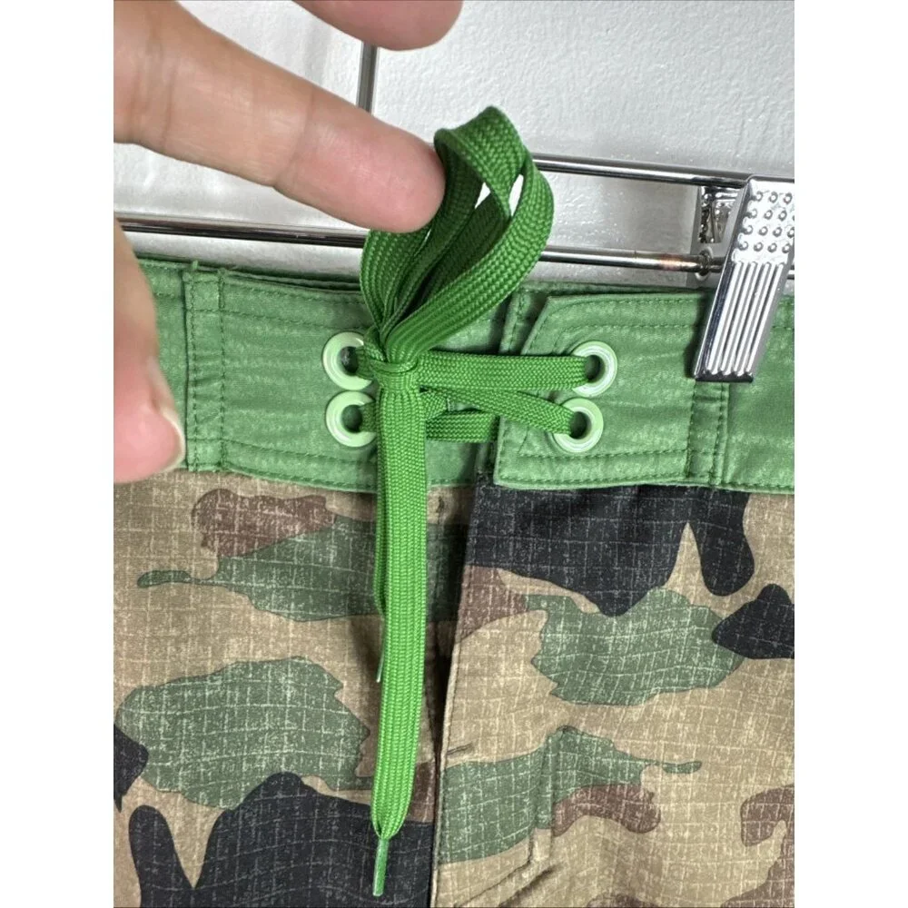The North Face Men's 40 Cargo Ripstop‎ Camo Hybrid shorts Green Brown EUC